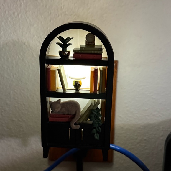 Bath & Body Works Black Bookshelf Wallflower - Picture 2 of 2